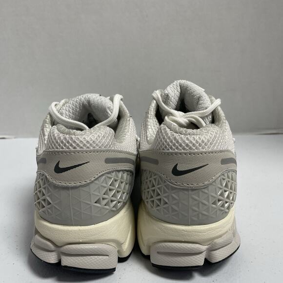 Nike Air Zoom Vomero 5 Platinum Tint HF0731 007 Size 13 Mesh Runer White Grey main image 5